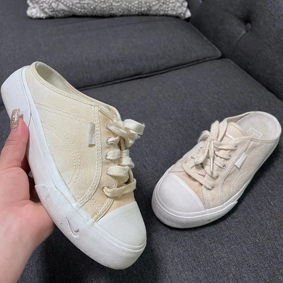 Women 6.5 vintage Nike slip on high rise shoes light pink